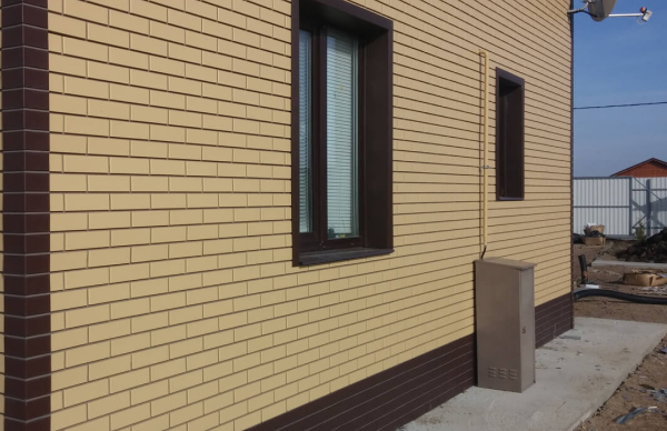 Фасадные панели Nordside Гладкий Кирпич для одноэтажного дома